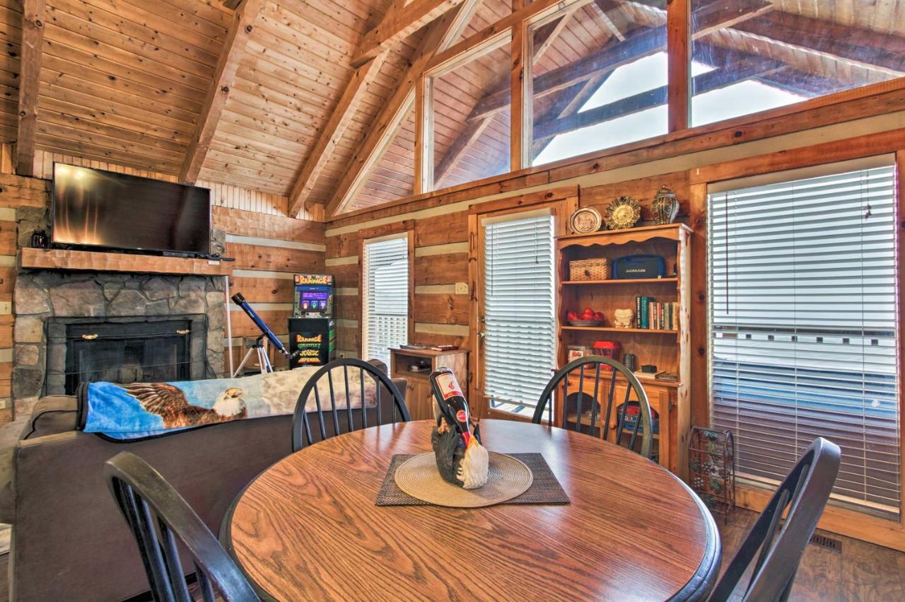 Sevierville Cabin With Private Hot Tub And Fireplace! Екстер'єр фото